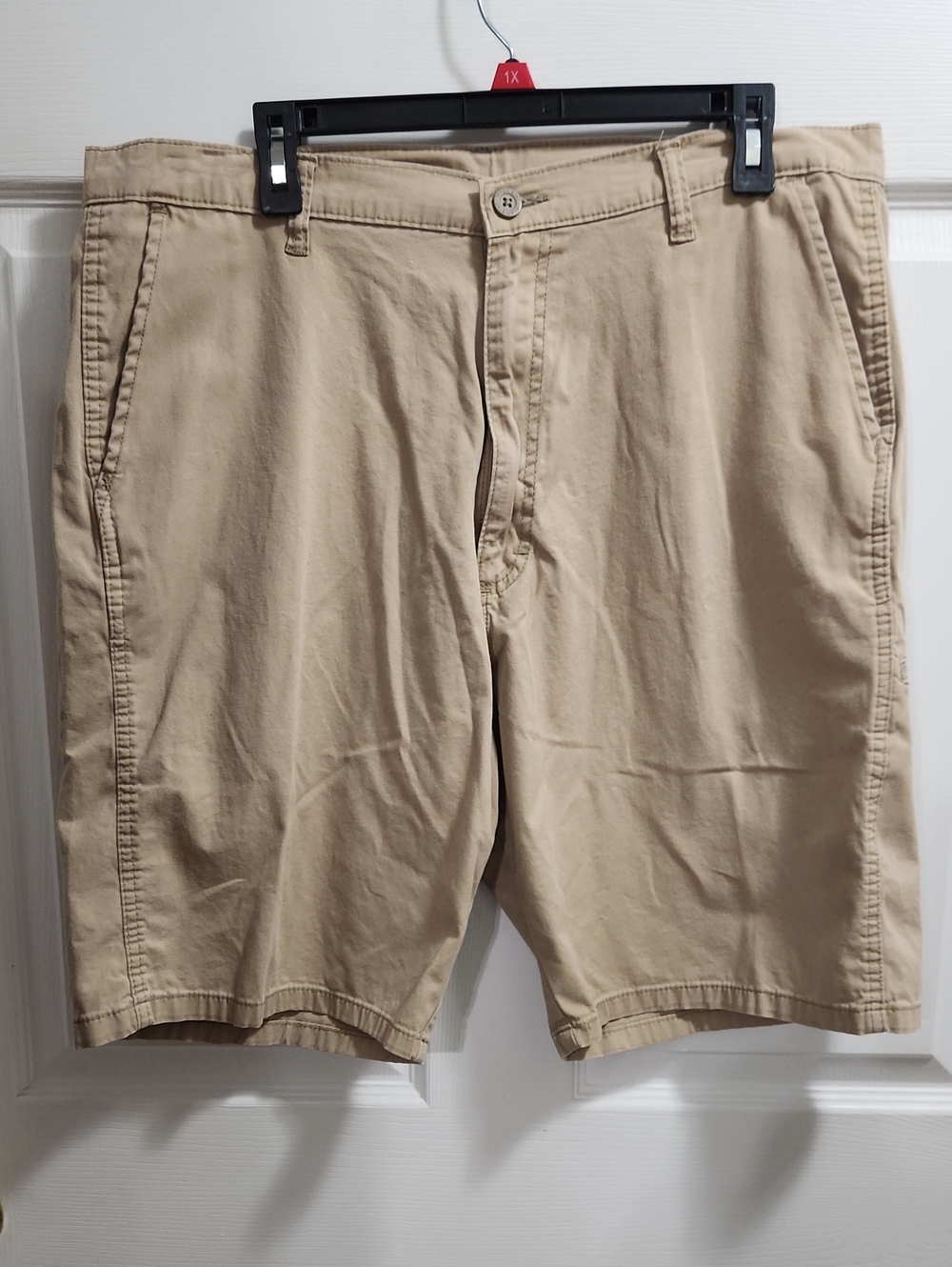 Wrangler Men's Tan Flat-Front Cotton Shorts 9 1/2 Inseam